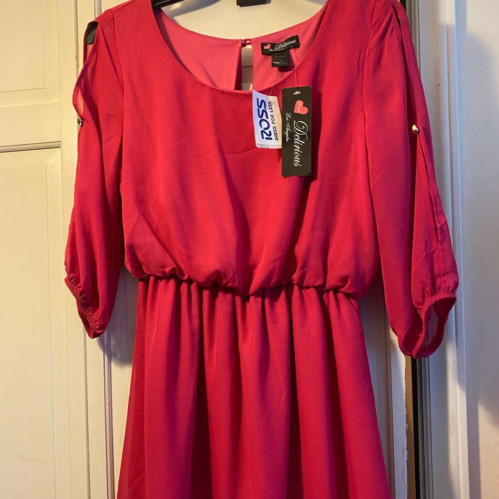 Cute and comfy elastic waist dress. Open slit sleeves. Perfect for the holidays.
